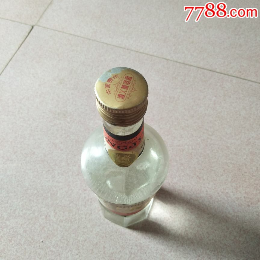 1988年中国名酒贵州遵义董酒―白董(本商品仅供收藏)