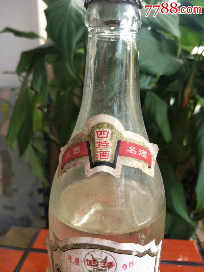 86年产江西樟树四特酒一瓶(有跑酒重813克)