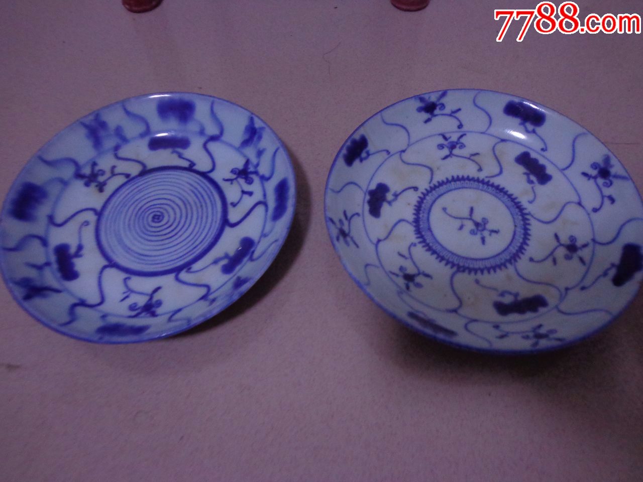 清代缠枝莲花纹盘两个【峥嵘岁月稠】_第1张