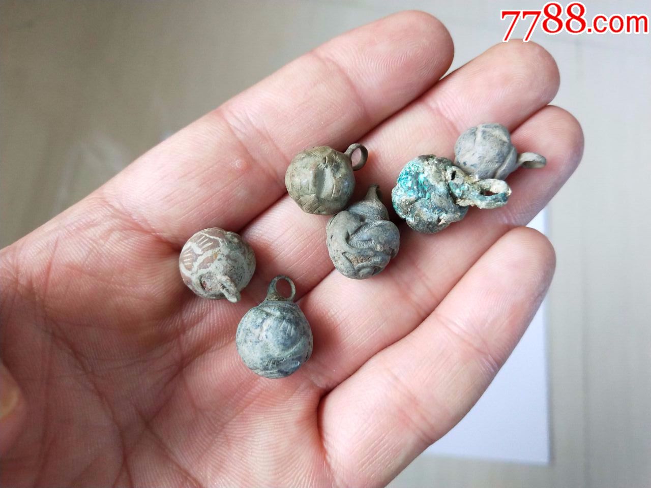一堆铜件,民国时期的东西,铜扣子比较多.看图.一堆合拍