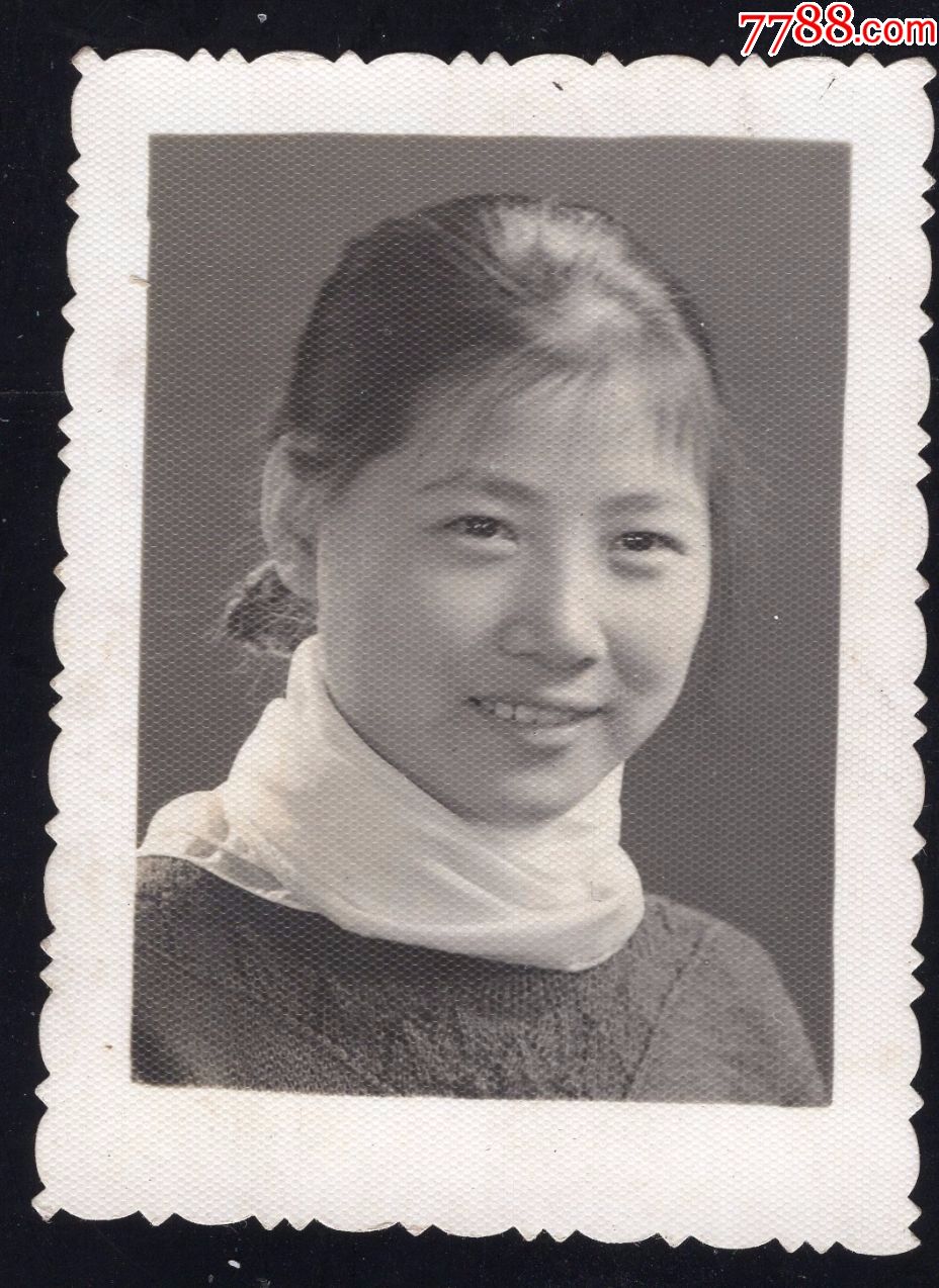 70年代美女老照片1张(尺寸约4*5.6厘米)