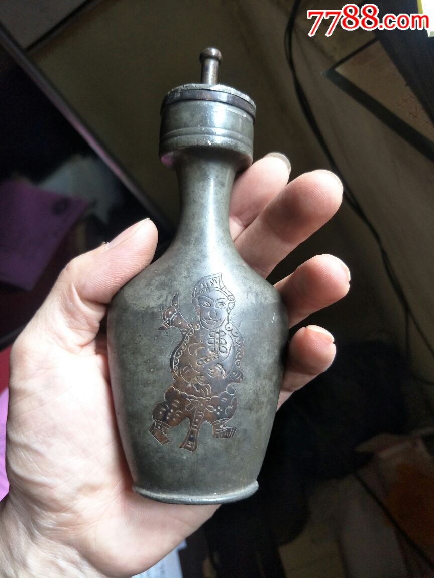 清代带款精品嵌铜提刀人物锡酒壶
