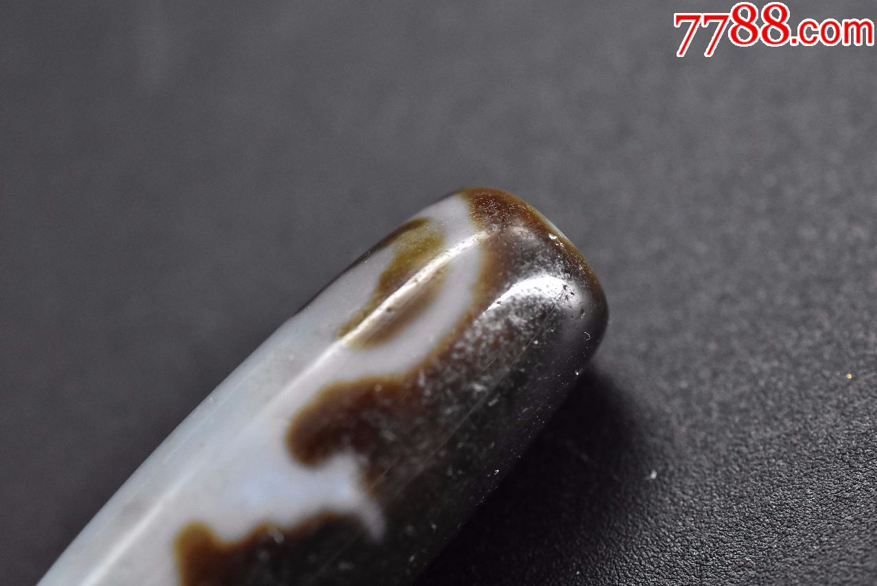 天珠纹理玛瑙吊坠一个重量:7.81克尺寸3.3*1.2cm