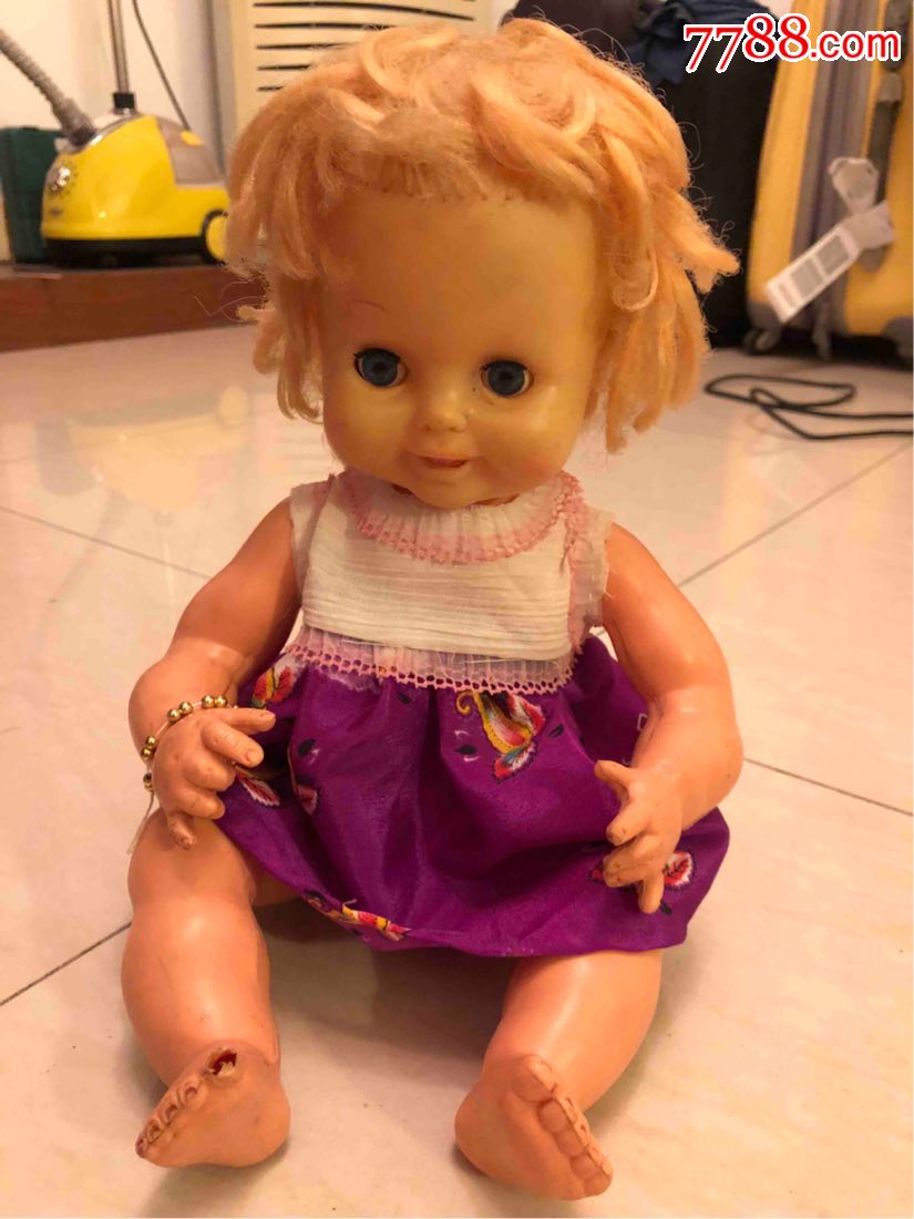 老玩具,老胶皮娃娃,儿时怀旧娃娃,40公分高,活眼睛,可以发声,完整.