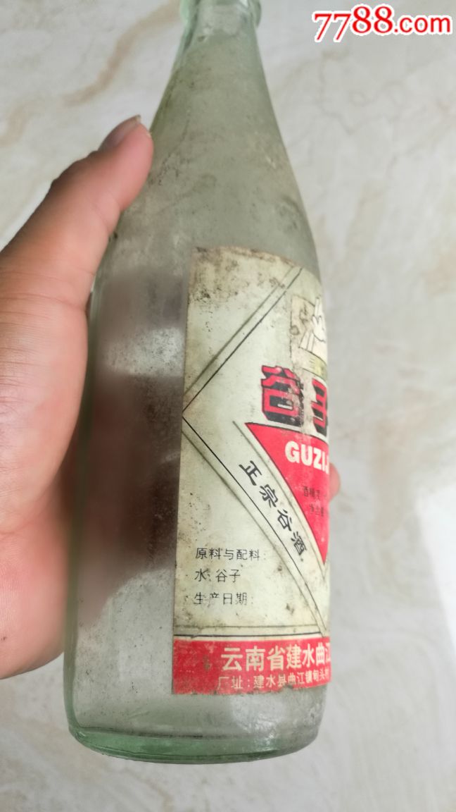 少见,云南省建水曲江镇甸头酒厂【谷子酒】酒瓶一个,无磕无裂,品好