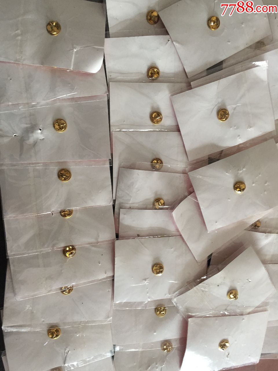 首都国庆60周年活动志愿者纪念章35个