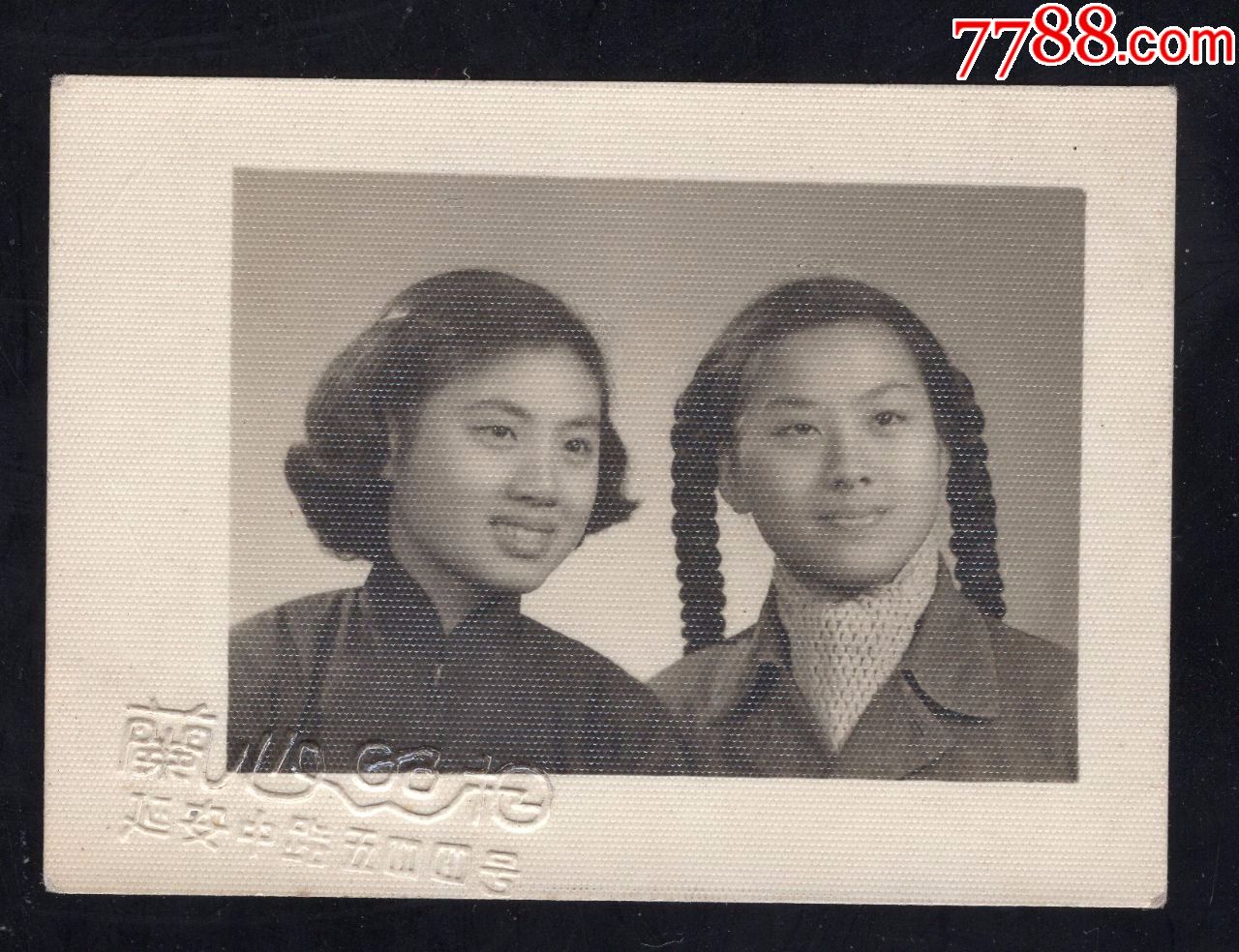 50年代大辫子美女老照片1张(尺寸约4.5*6.3厘米)