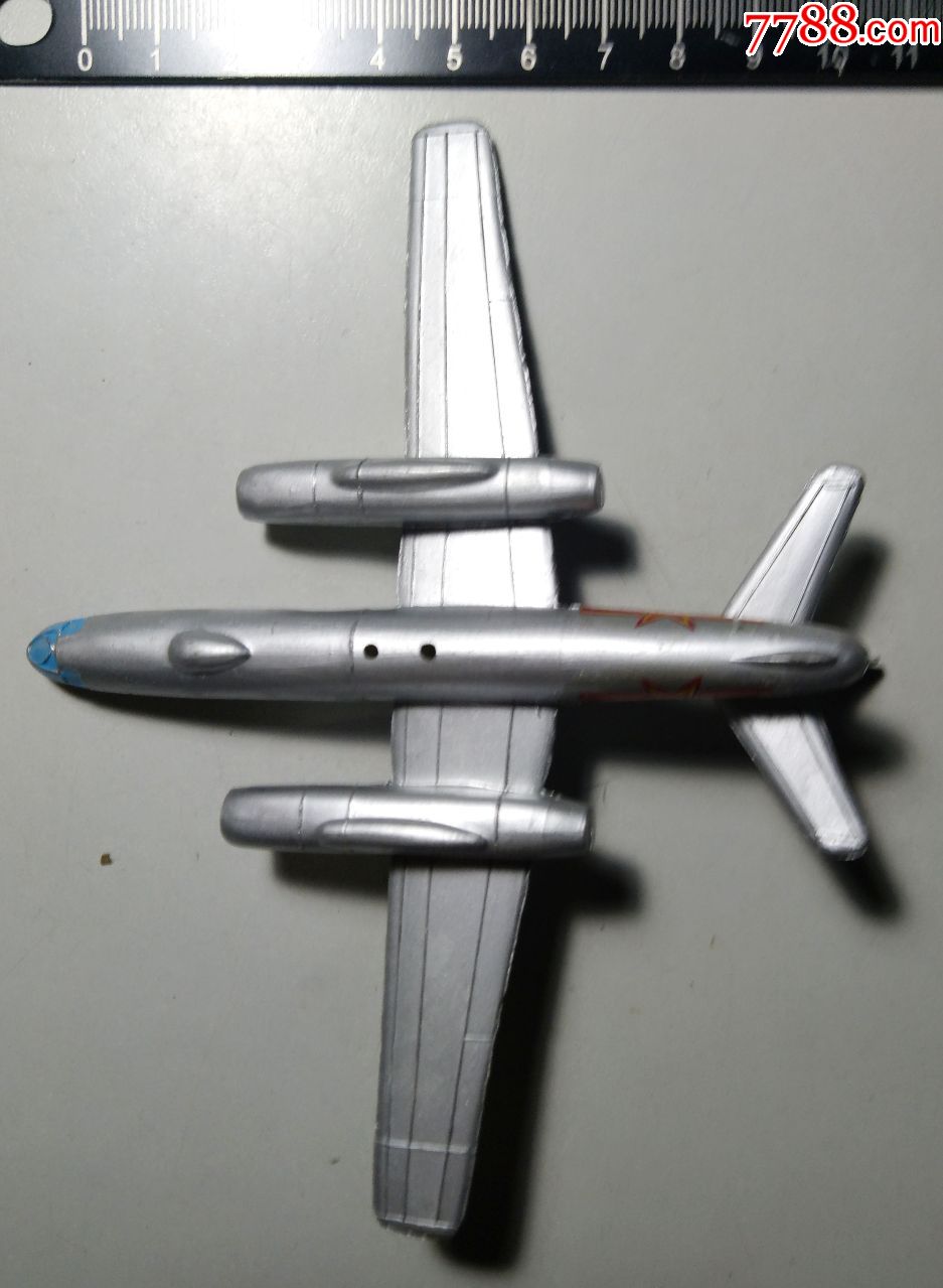 少见空军使用的大小实心塑料飞机模型一组14件