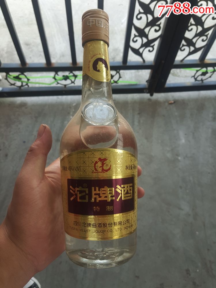 45°,2012年四川产特制沱牌酒,整箱12瓶