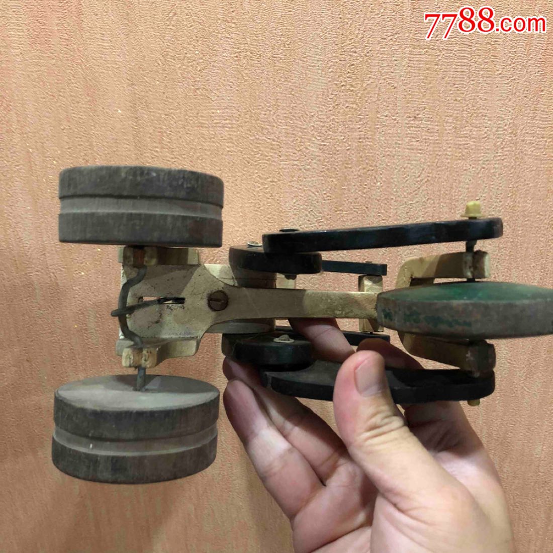 60年代木质玩具熊猫骑车