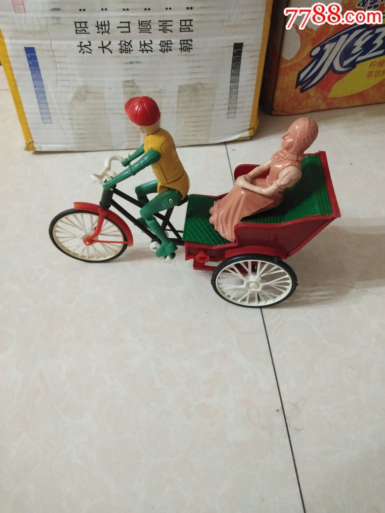 老玩具小人拉车