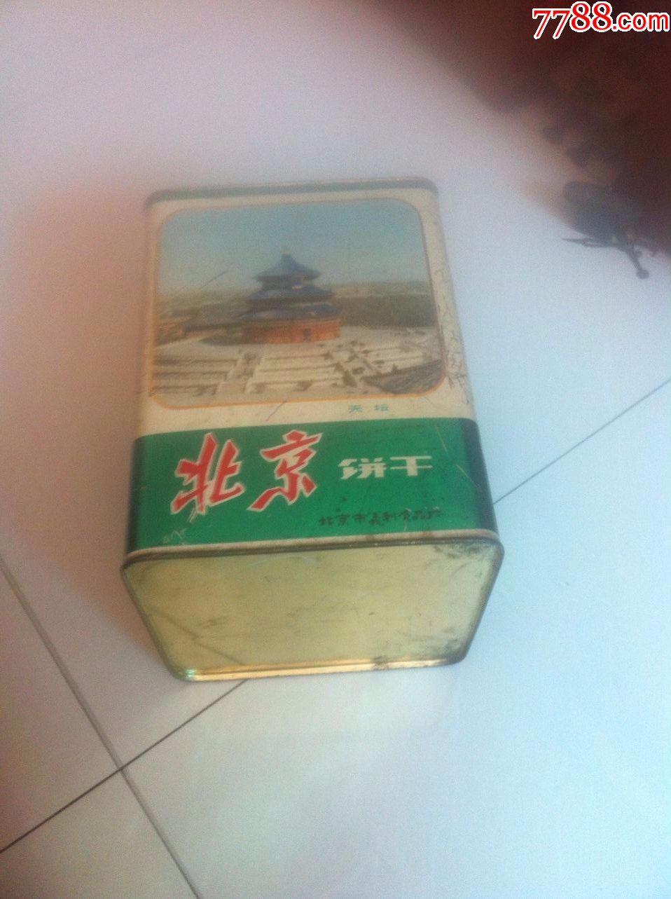 品相上好的70年代北京牌饼干盒子