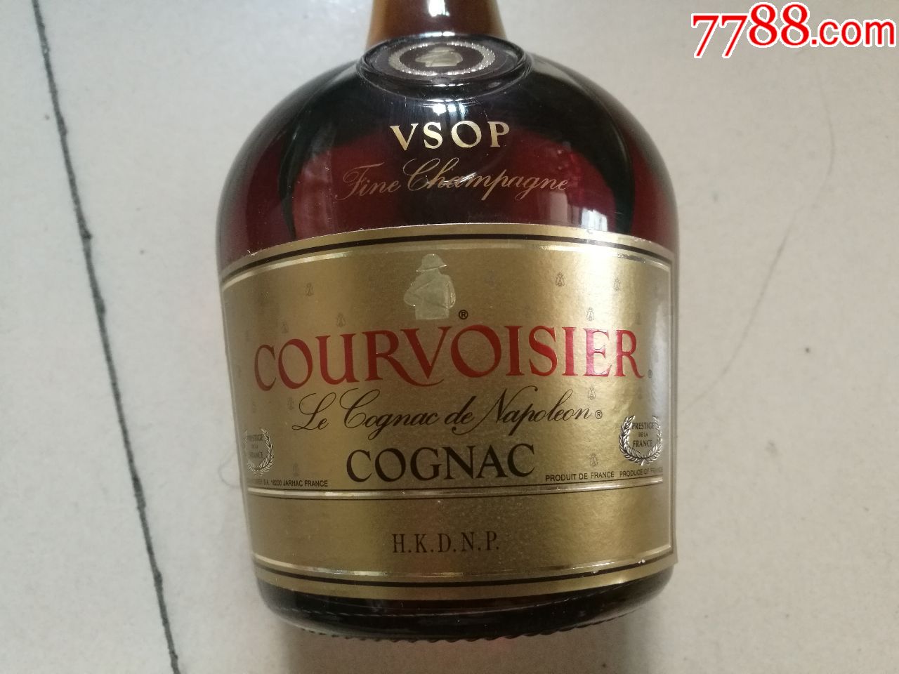 courvoisier法国拿破仑白兰地,酒质清亮;只限收藏