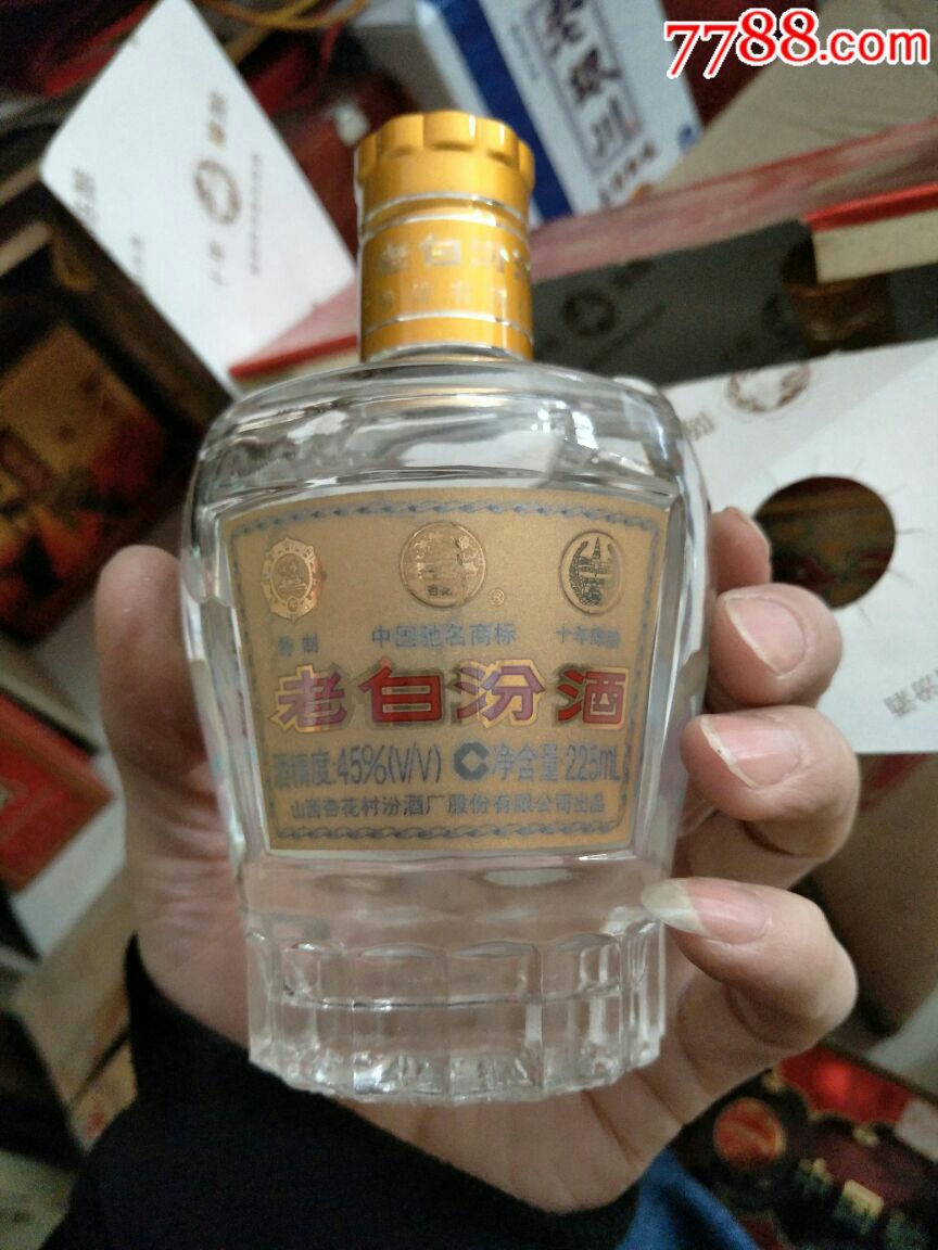 06年十年陈酿老白汾酒水晶瓶