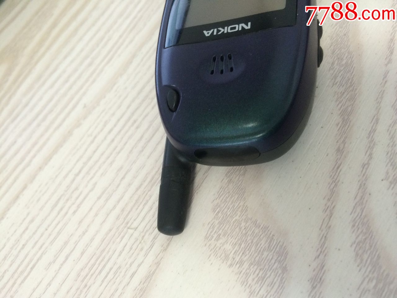 一个经典诺基亚nokia,6110直板手机.