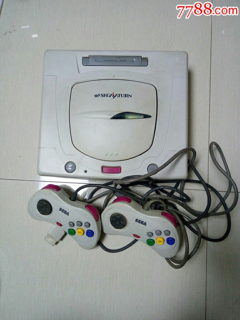 世嘉土星HST-3220游戏机一个,带俩手柄(一个