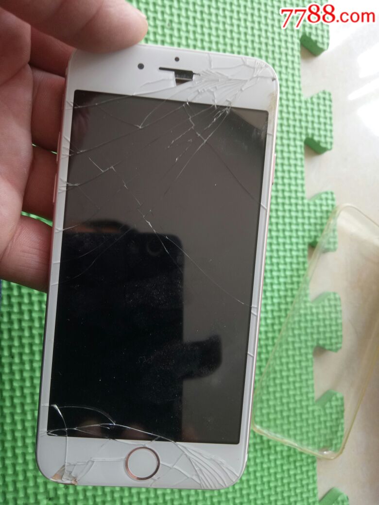 屏幕摔烂了,苹果手机一个.