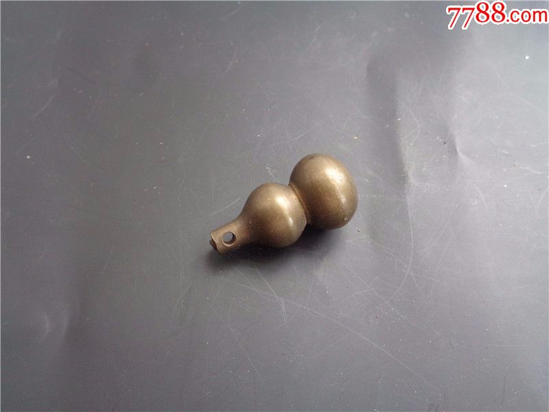 民国时期铜葫芦形挂饰件
