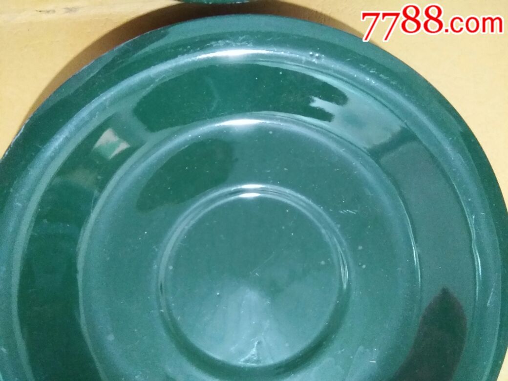 厚重的绿釉盘子一对