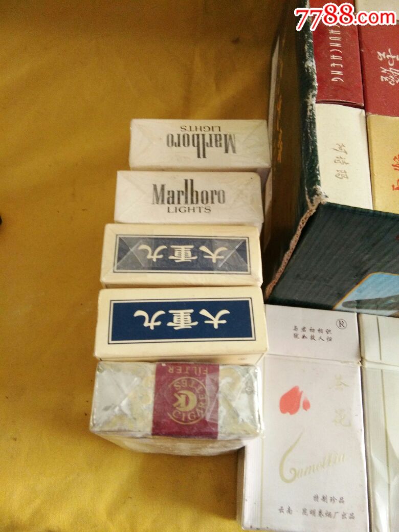 老烟盒一堆