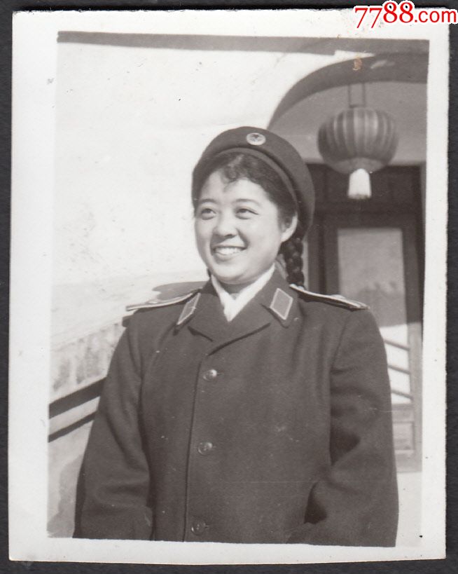 五十年代文工团美女军人
