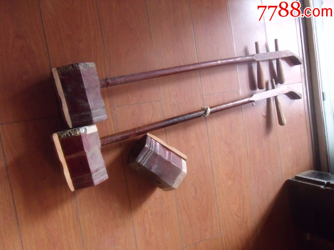 一堆二胡配件