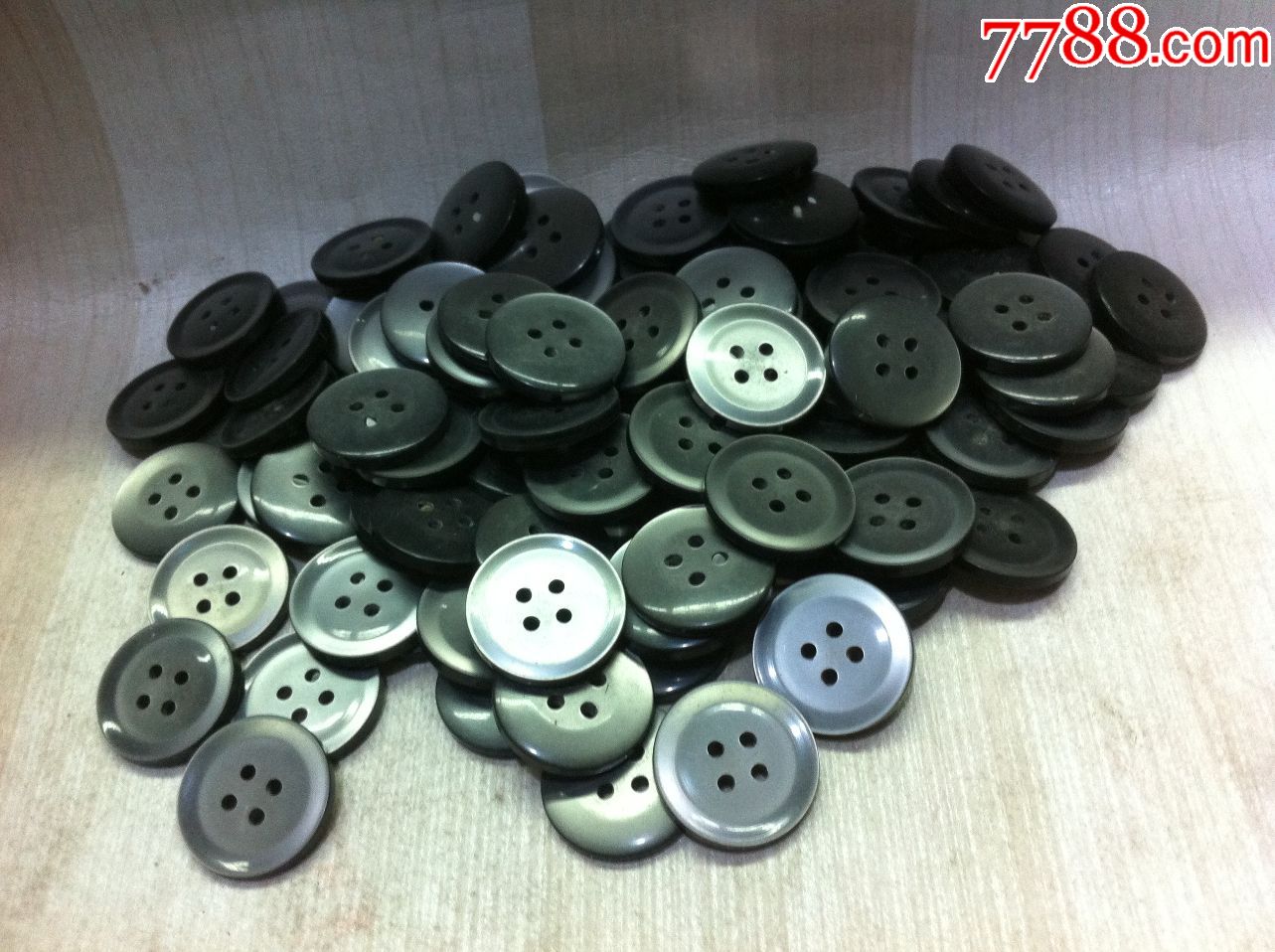 少见老百货精品--大有机纽扣---亮灰100枚合售【直径2