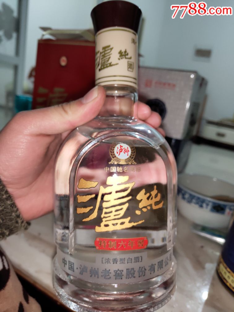 52°,正式泸州老窖酒厂产泸纯酒一箱,整箱6瓶