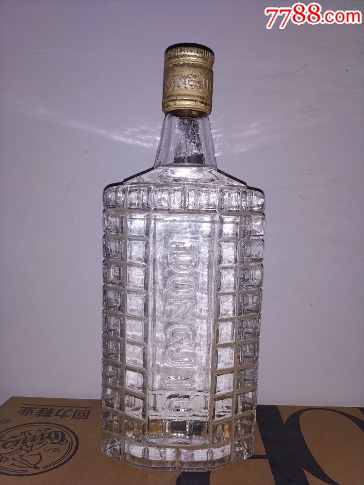 董酒一瓶,酒超满,带防伪标