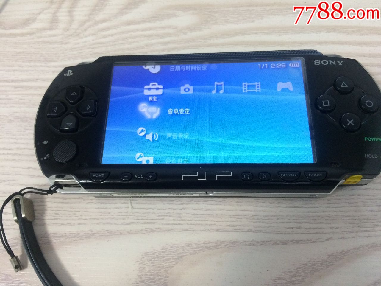 一台经典收藏sony索尼-psp-1006手掌游戏机