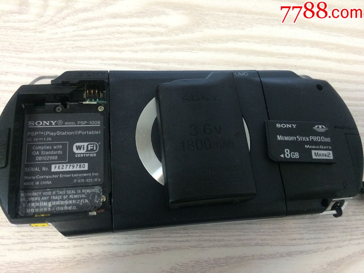 一台经典收藏sony索尼-psp-1006手掌游戏机