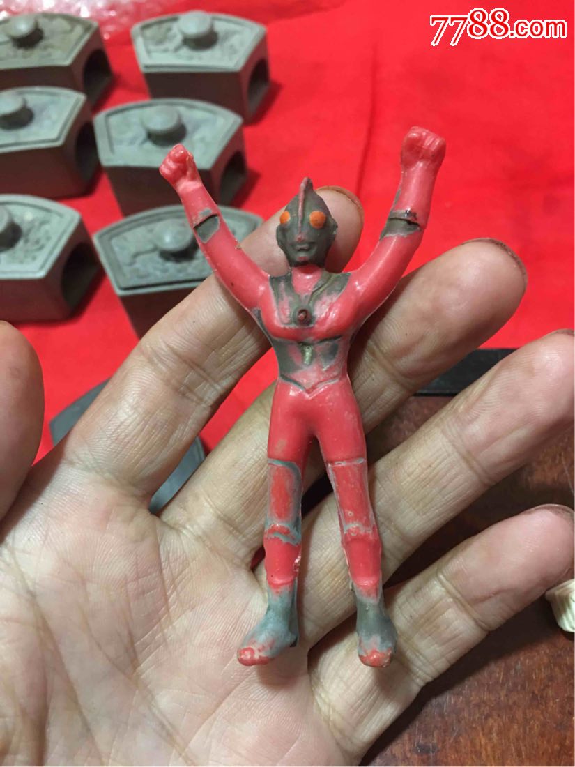 经典怀旧玩具老奥特曼机甲战士