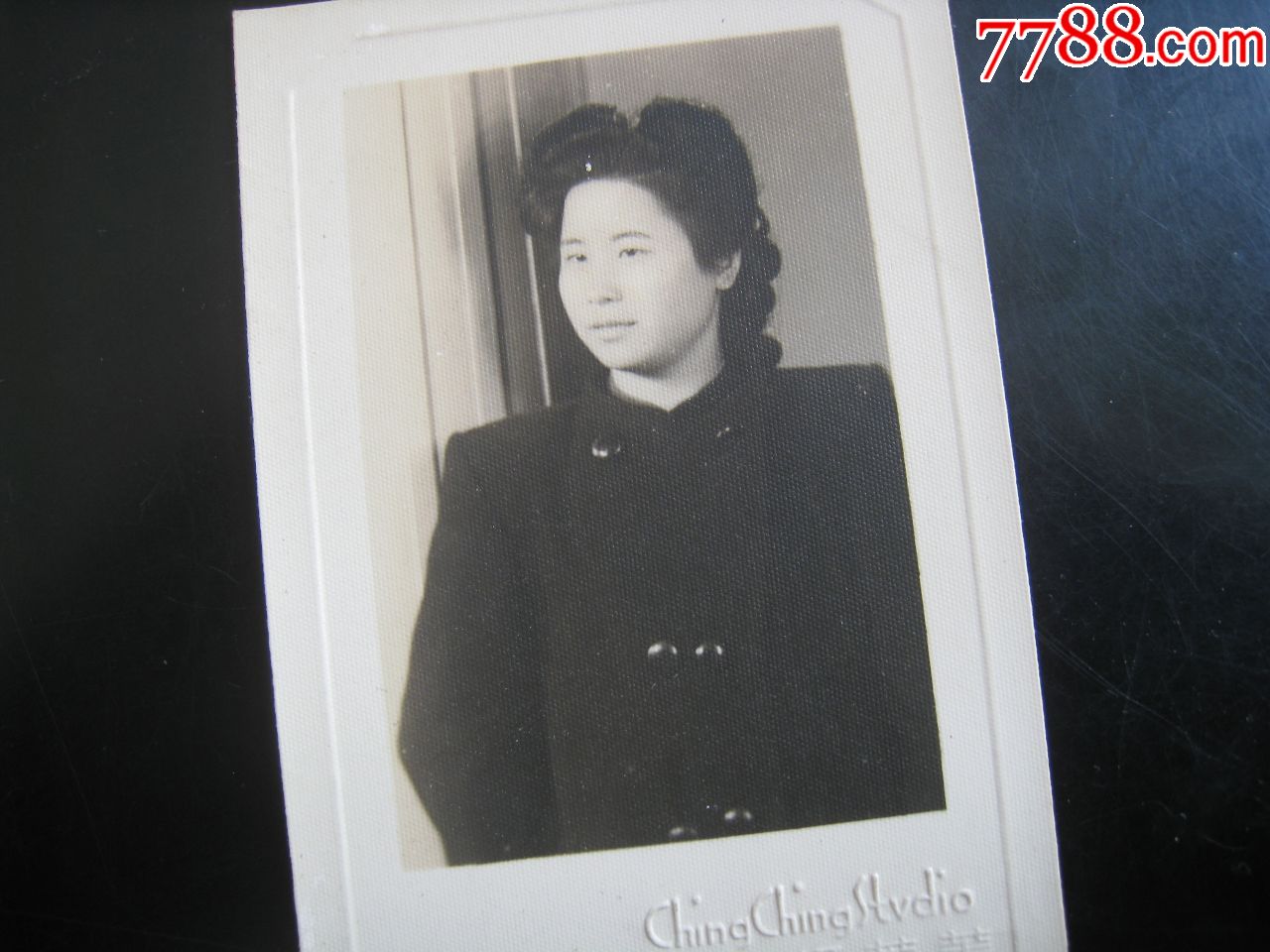 民国老照片:卷发美女青青摄影社