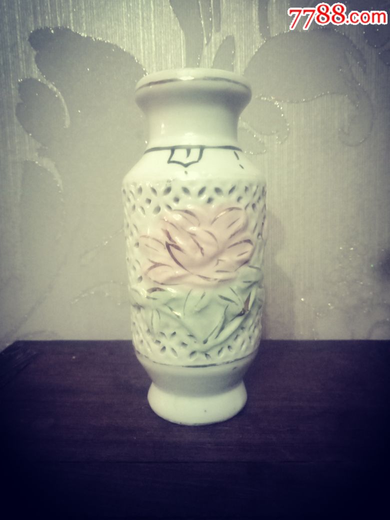 缕空花瓶