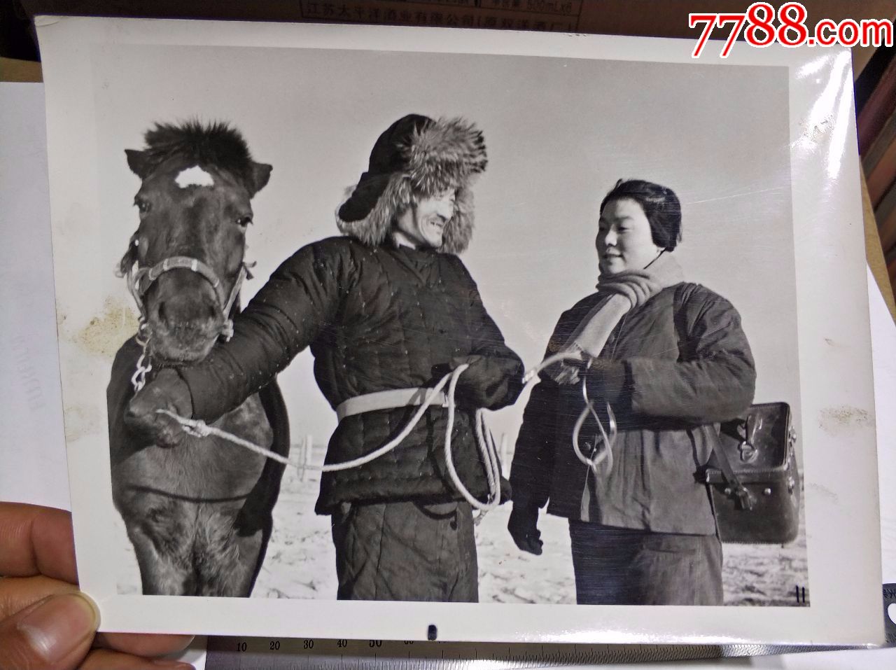 文革-背医药箱牵马的农民(本店上新全部无底价起拍)