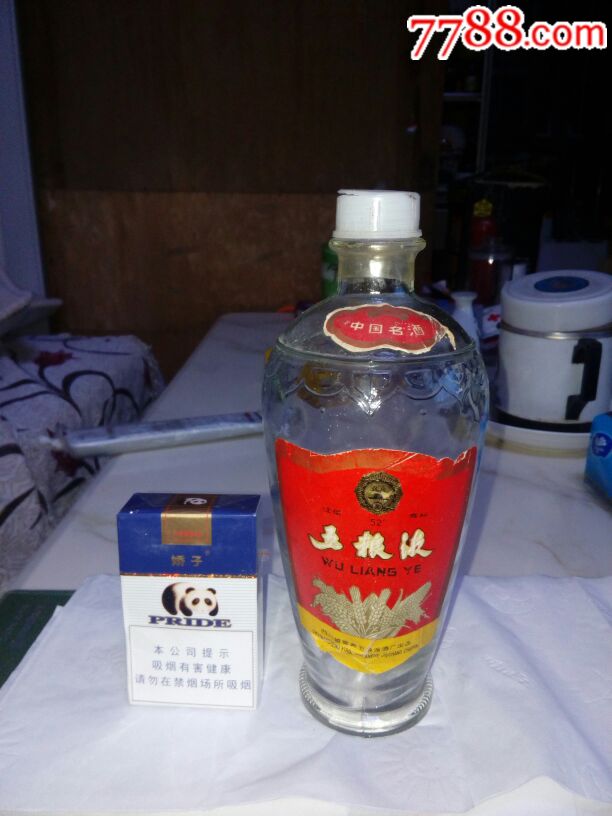 86年五粮液老酒瓶(塑料盖子)