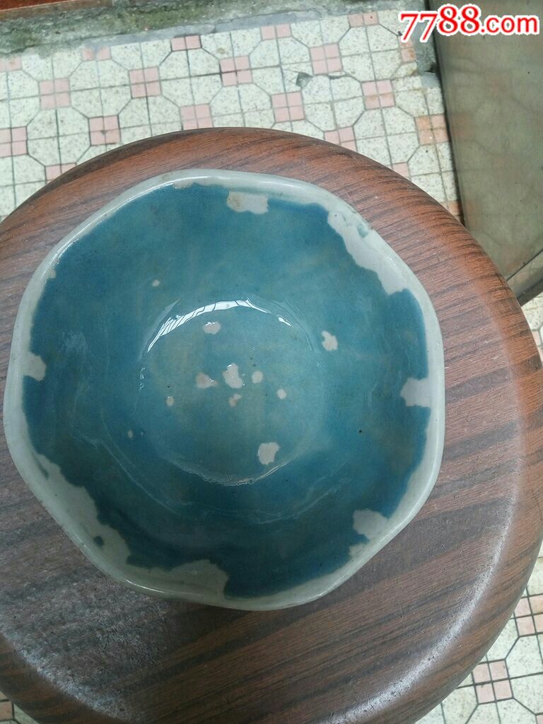 清代花卉纹绿釉八角碗