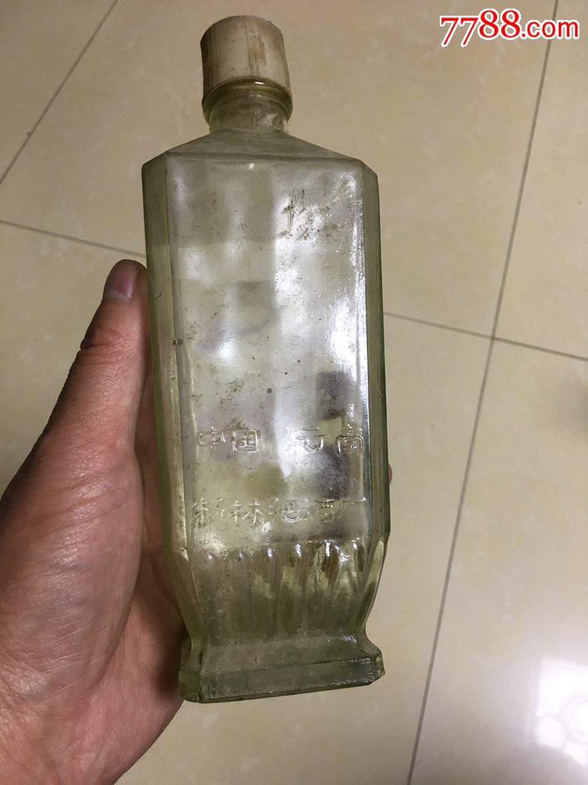 七八十年代时期的老酒瓶
