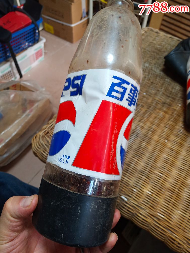 1.25l百事可乐空瓶一个,里头有渣,看好再拍
