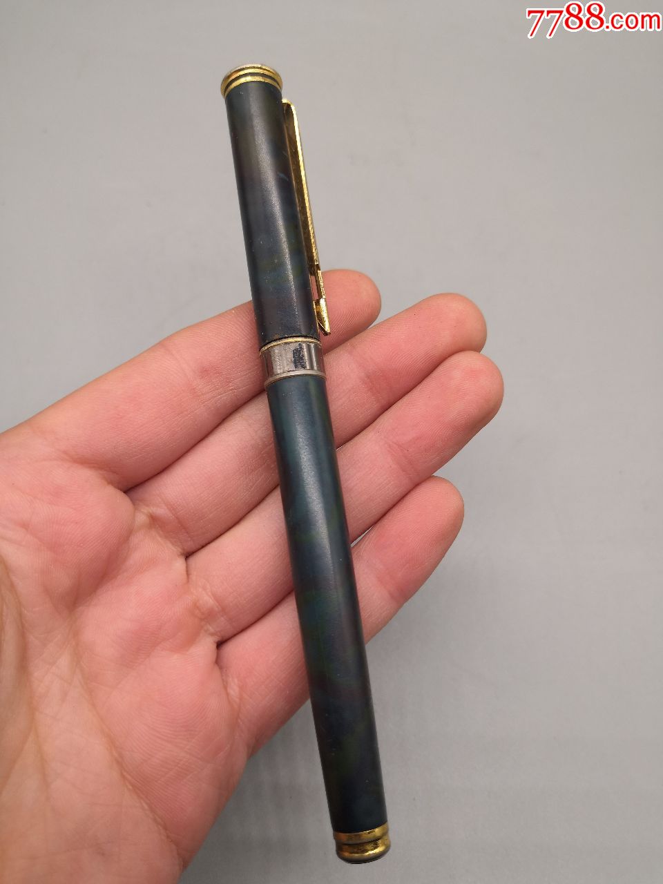 英雄钢笔一只