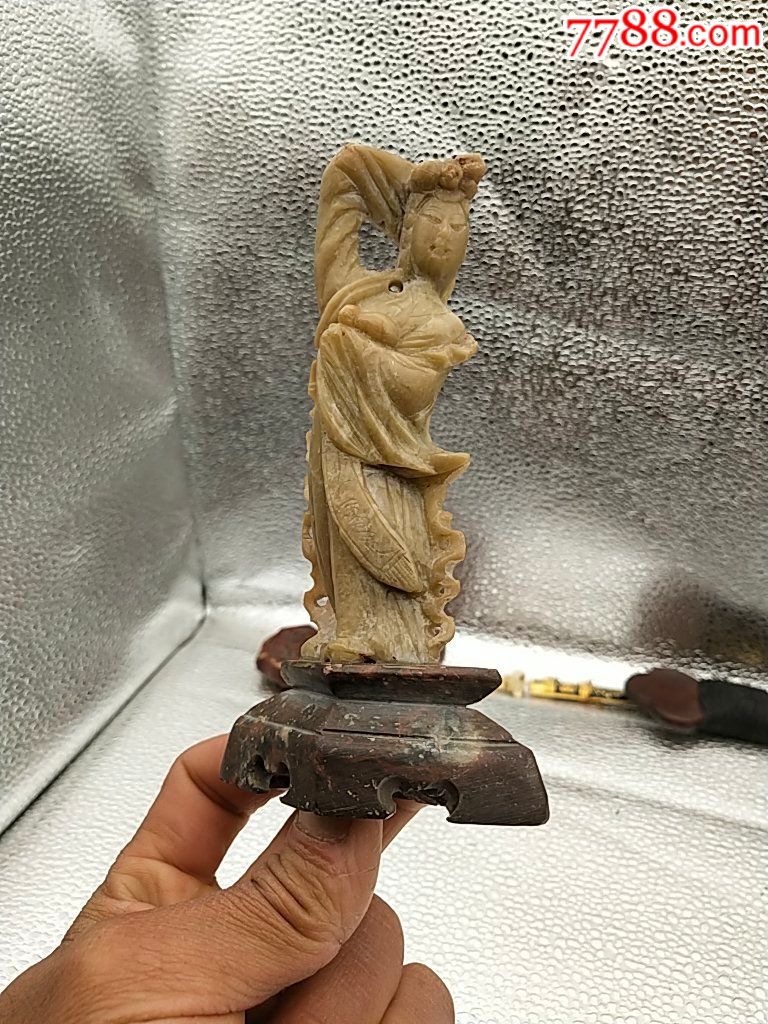 七十年代青田石雕嫦娥奔月人物摆件