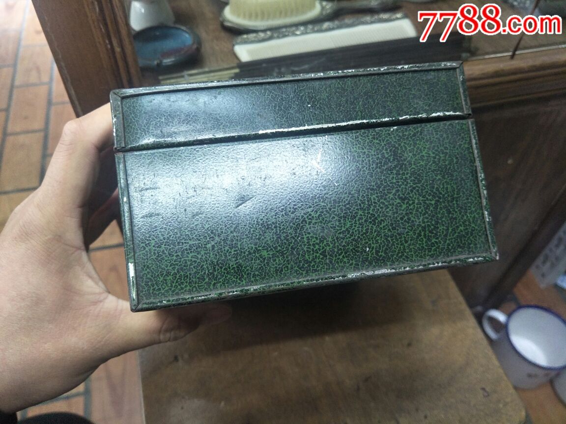老式铁皮盒