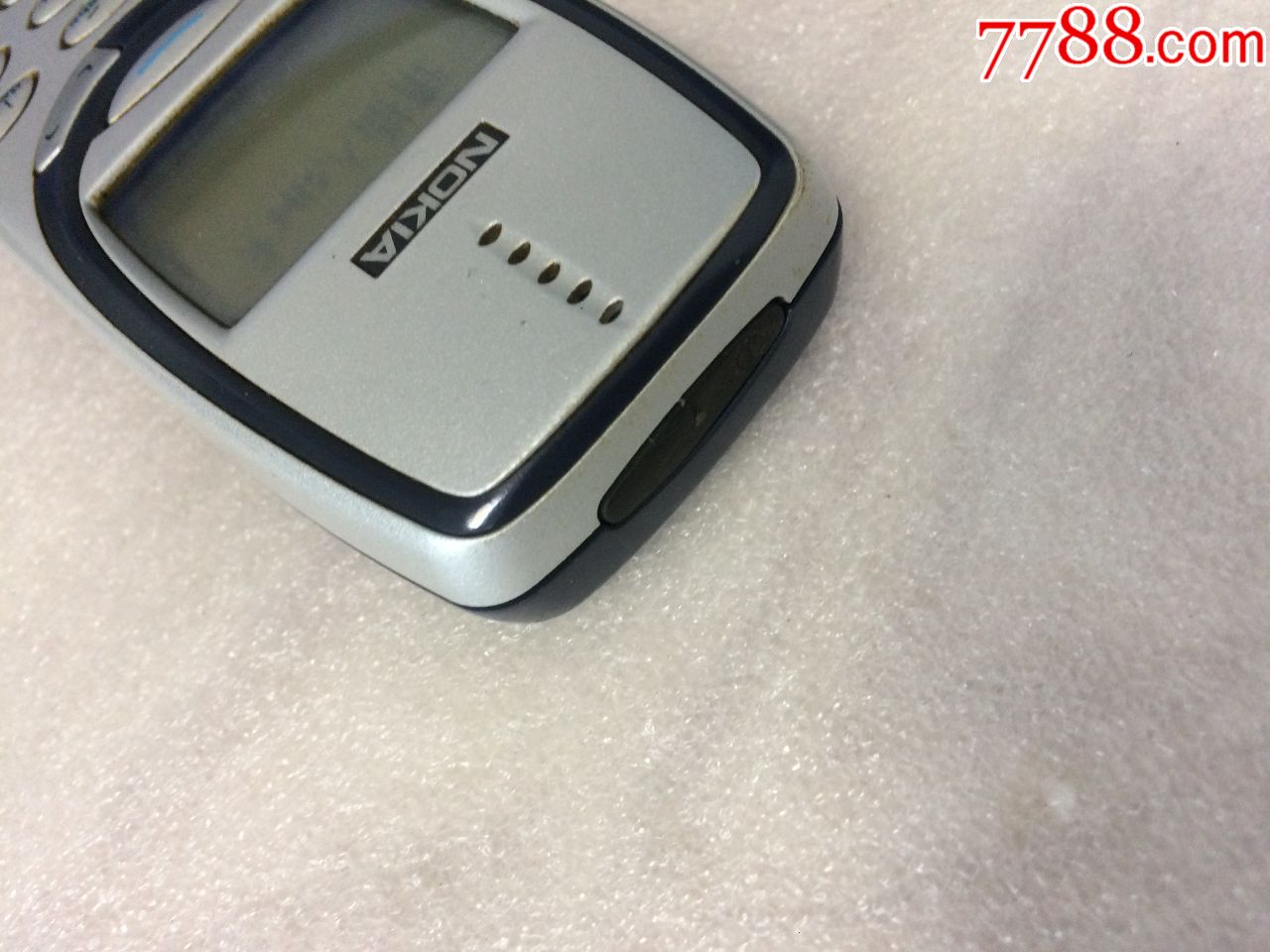 一个经典收藏情怀诺基亚3330直板手机.(回馈客户手机包邮)