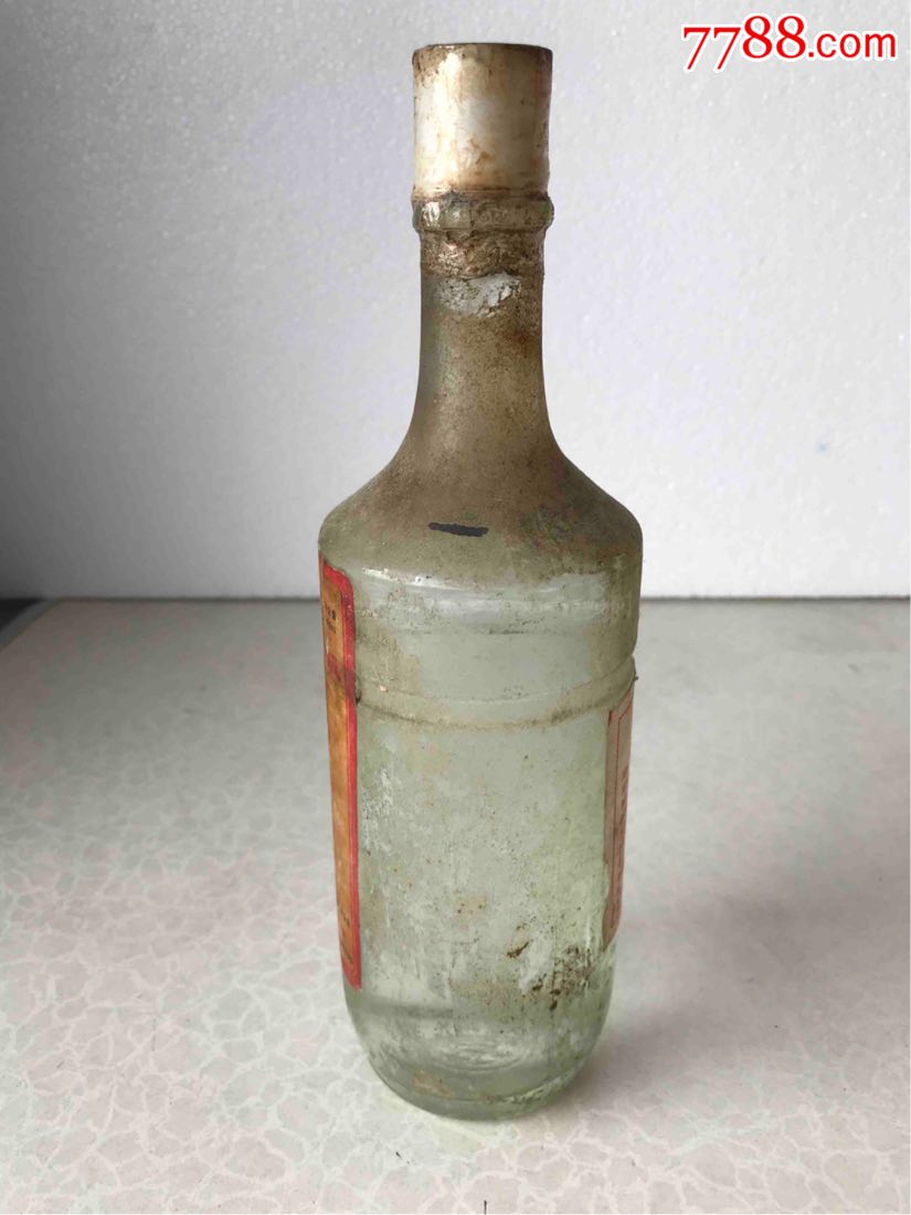 2001年山东东营龙府酒厂,50度,优级二锅头,品相如图