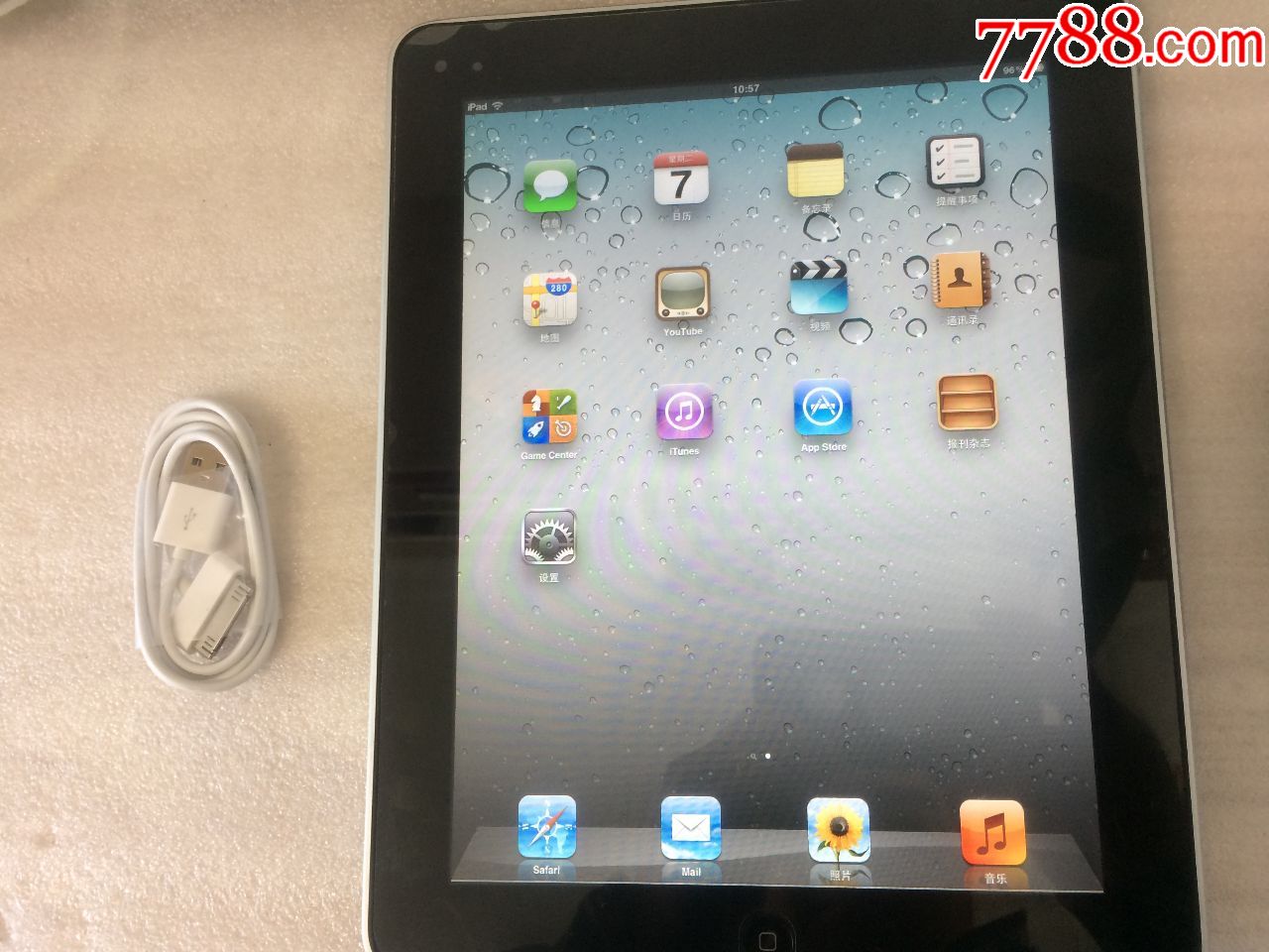 一台苹果ipod1,16gb内存容量平板电脑.