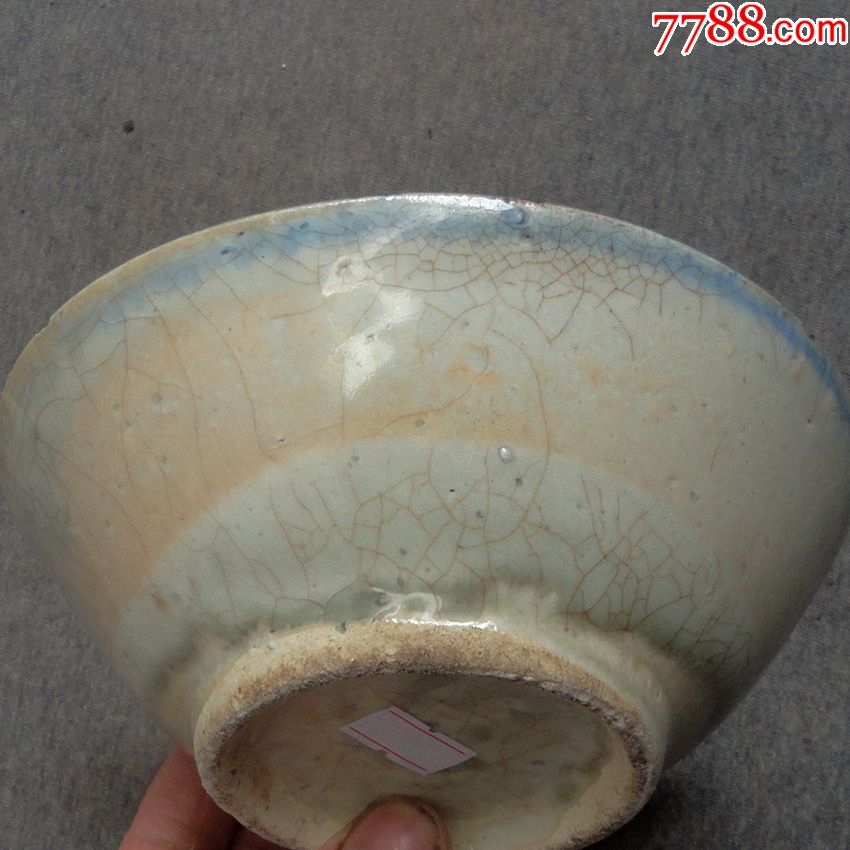 元明时期龙泉梅子青釉瓷碗图片