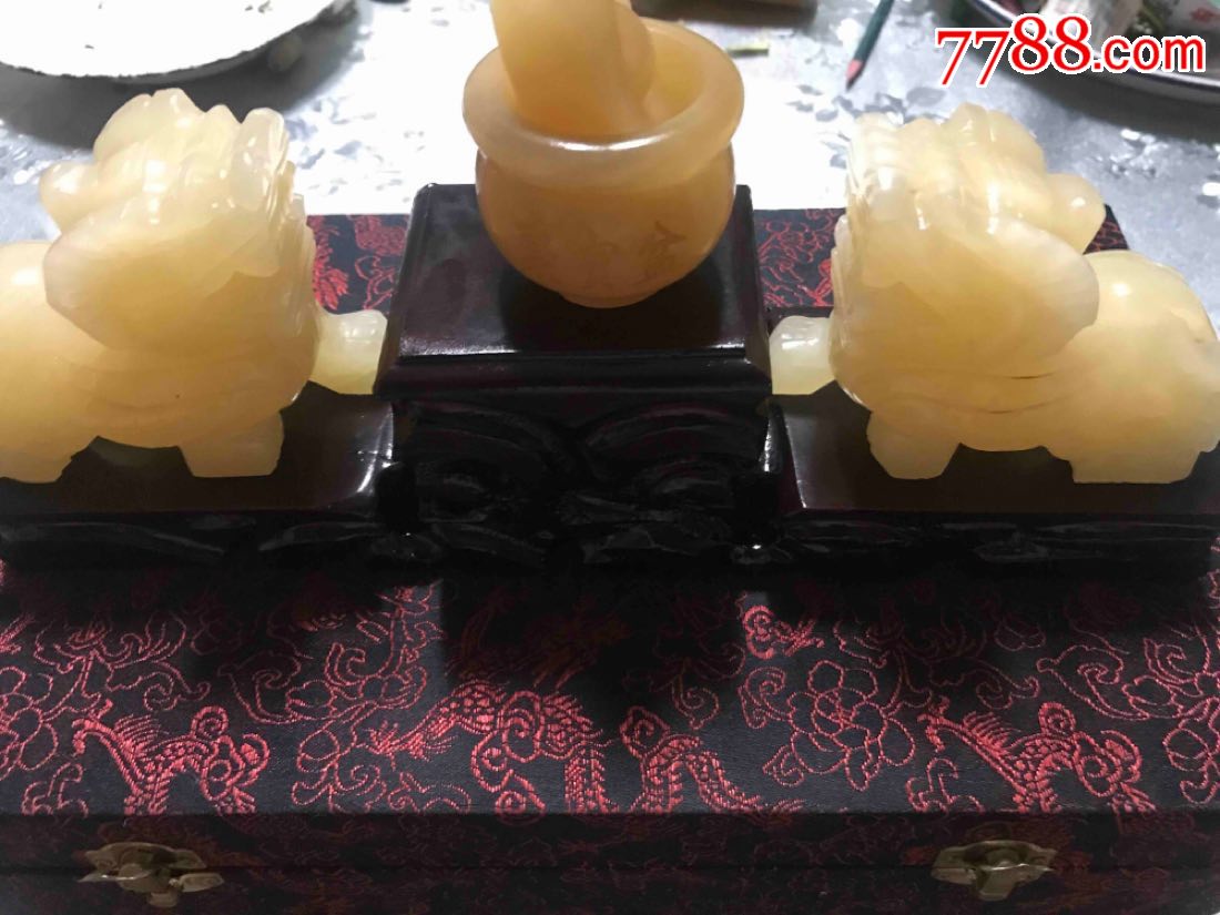 白云石玉摆件一套,净重2斤,有鉴定证书,带原盒,原底座