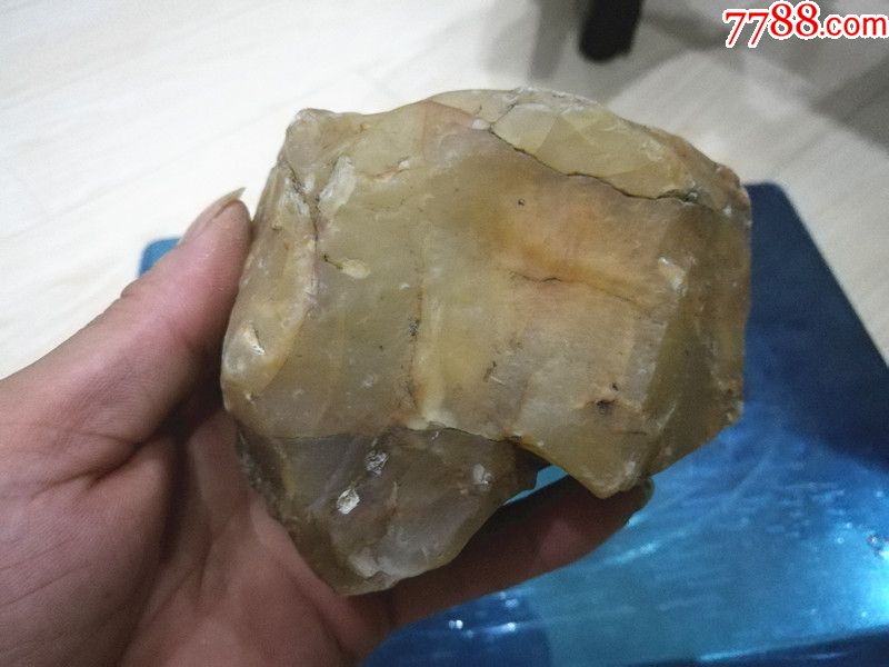 精品黄蜡石(冻腊)原石一块