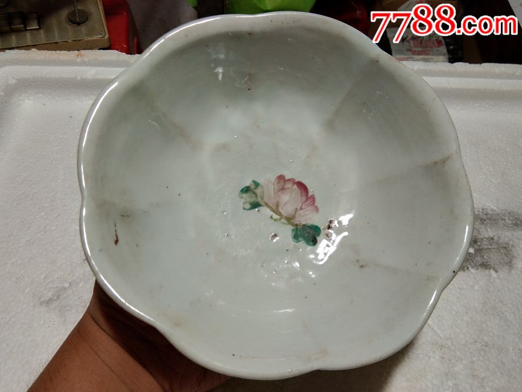 清朝粉彩八角碗
