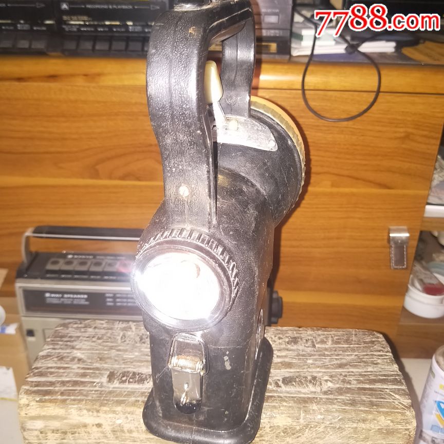 老式铁路信号灯李玉和扳道叉红灯停绿灯行火车来了铁道工人工作灯70